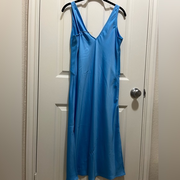 Shiny blue dress - Picture 2 of 3